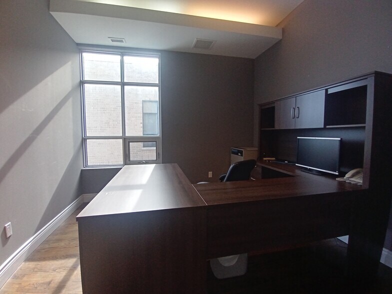 More Photos Of 300 Terry Fox Dr, Ottawa Office For Sale