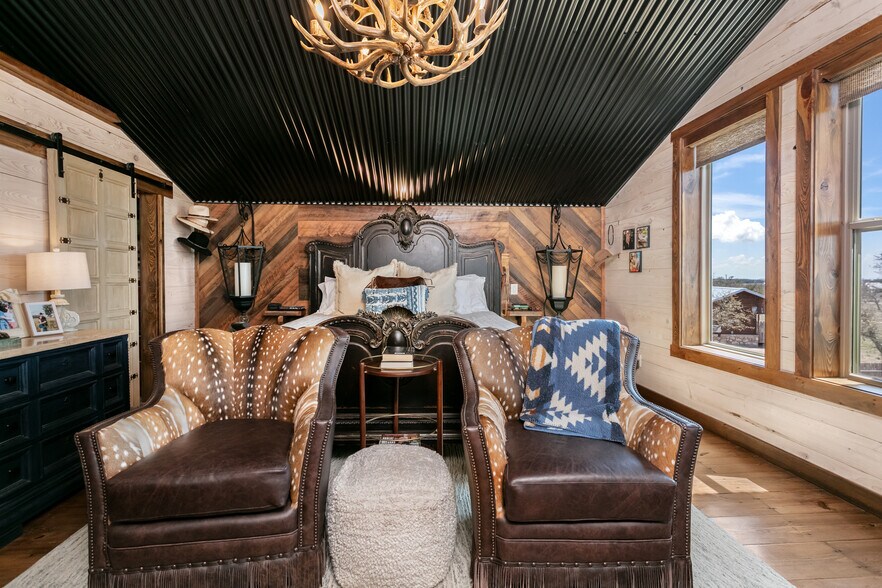 More Photos Of 100 Five Star Trl, Fredericksburg Hotel For Sale