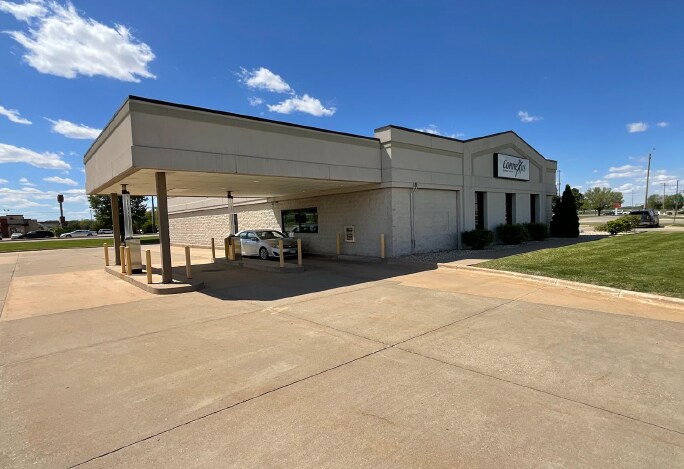 More Photos Of 1980 National Blvd, Galesburg Office For Sale