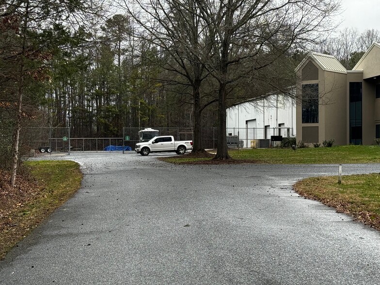 More Photos Of 1127 Curtis St, Monroe Light Manufacturing For Sale