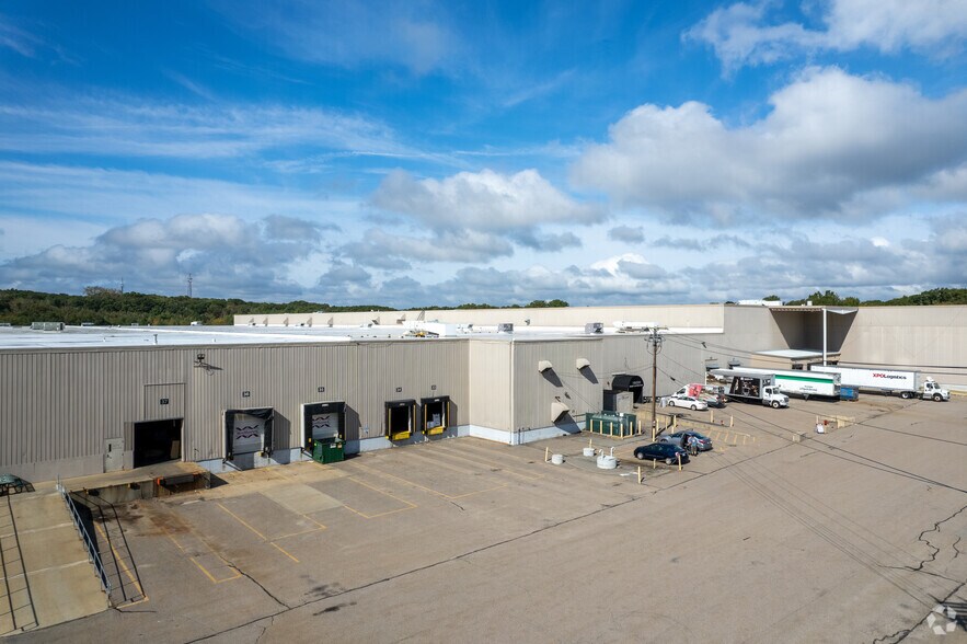 More Photos Of 1600 Division Rd, West Warwick Distribution For Lease
