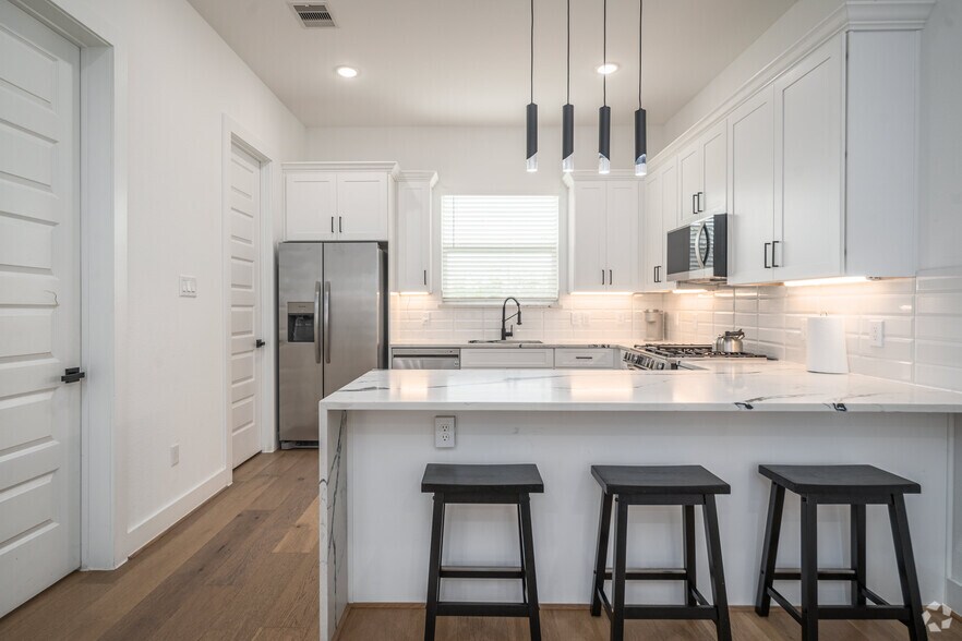 More Photos Of 316 Thornton Rd, Houston Apartments For Sale
