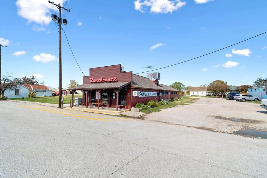 More Photos Of 110 W Bailey St, Ponder Restaurant For Sale