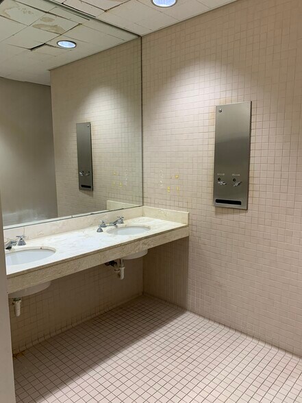 More Photos Of 1024 Texas Yes Blvd, Robstown Office For Sale