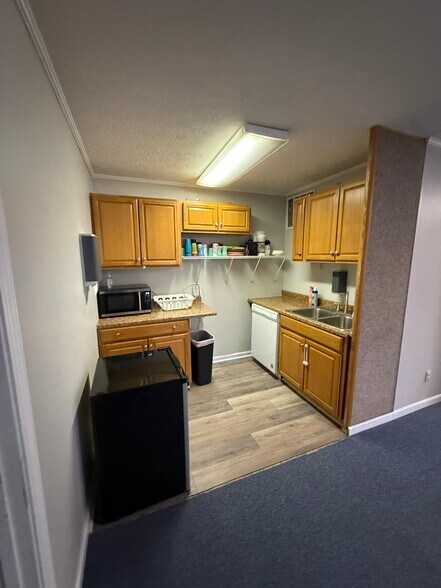 More Photos Of 114 S Maple St, Winchester Office For Lease