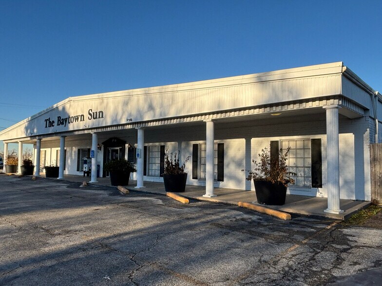 More Photos Of 1301 Memorial Dr, Baytown Warehouse For Sale