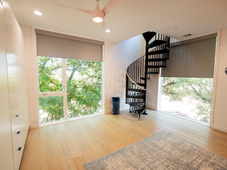 More Photos Of 2208 Lake Austin Blvd, Austin Office Residential For Sale