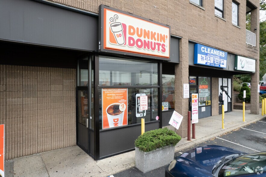 More Photos Of 470 Broad Ave, Ridgefield Storefront Retail Office For Lease