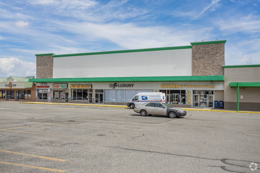 Primary Photo Of 632 Wellwood Ave, Lindenhurst Storefront For Lease