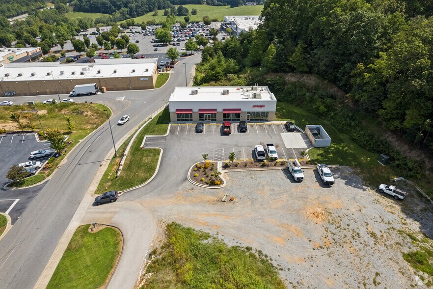More Photos Of 31 Berry Blvd, Franklin Freestanding For Sale