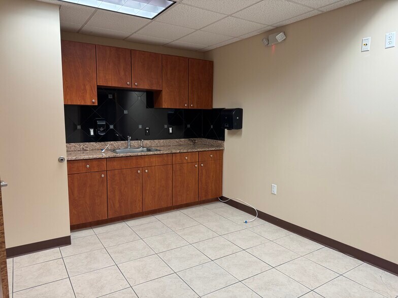 More Photos Of 4006-4012 N Florida Ave, Tampa Medical For Lease
