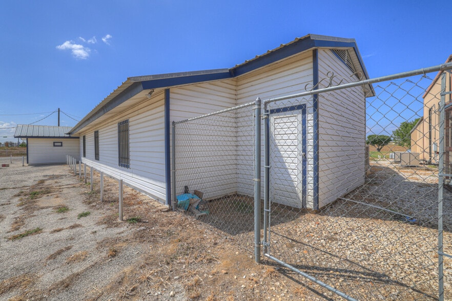 More Photos Of 2918 W Kingsbury St, Seguin Lodge Meeting Hall For Sale