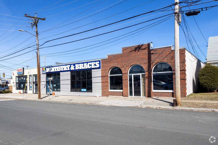 Primary Photo Of 4 Vinton St, Manchester Storefront For Lease