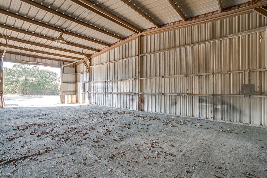 More Photos Of 3550 N Main St, Cleburne Industrial For Sale