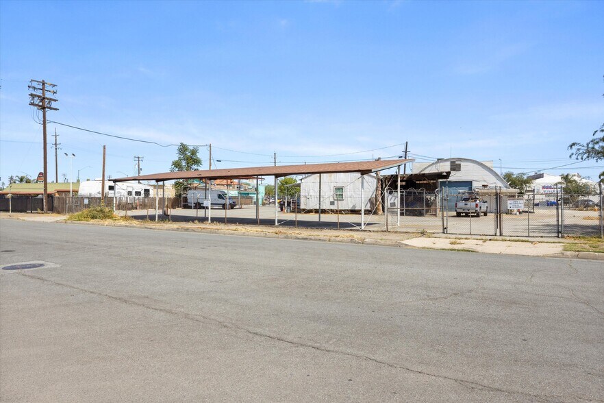 More Photos Of 205 E 18th St, Bakersfield Manufacturing For Sale