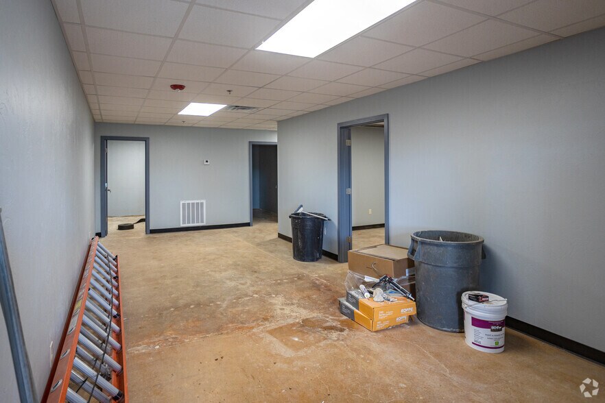 More Photos Of 7901 NE 10th St, Midwest City Office For Sale