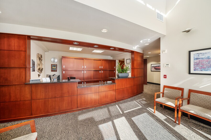 More Photos Of 102 S Vine St, Paso Robles Office For Lease