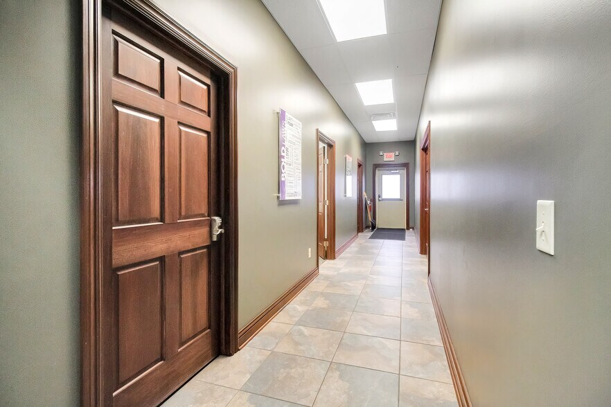 More Photos Of 2425 Medina Rd, Medina Office For Lease