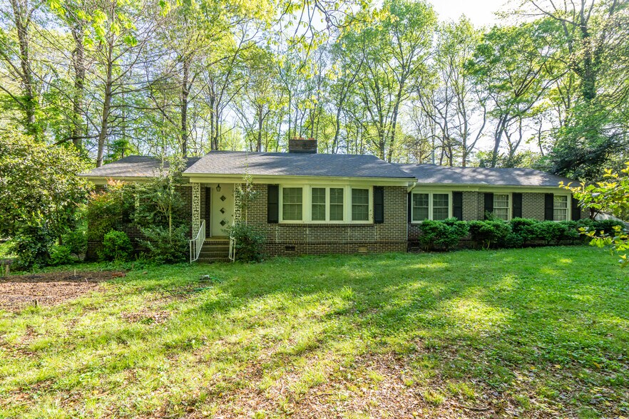 More Photos Of 1304 NE Main St, Simpsonville Office For Sale