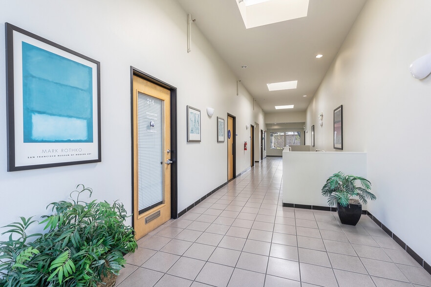 More Photos Of 6050 Commerce Blvd, Rohnert Park Office For Lease