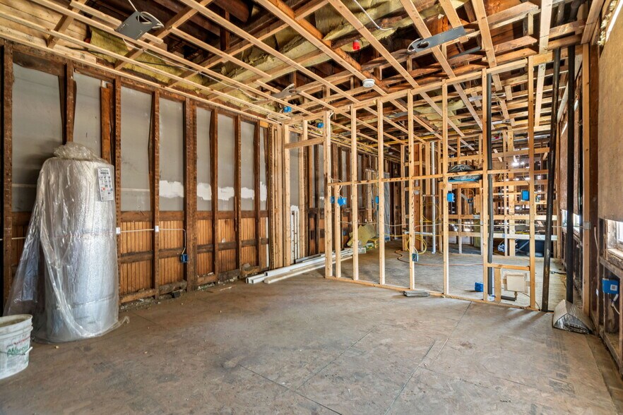 More Photos Of 136-138 Winter St, Haverhill Storefront Retail Residential For Sale