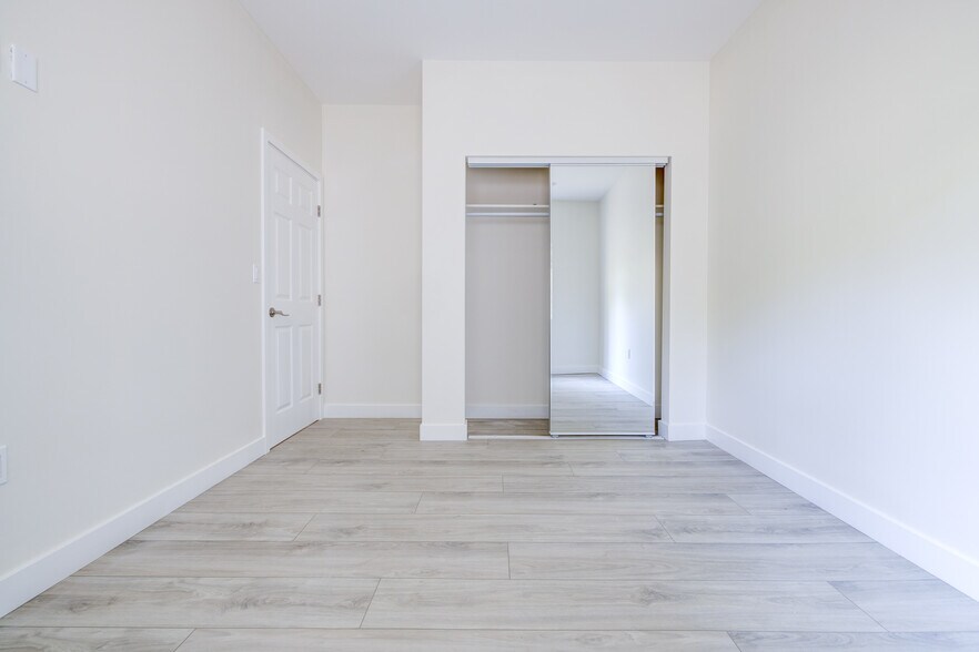 More Photos Of 2947 West Blvd, Los Angeles Apartments For Sale