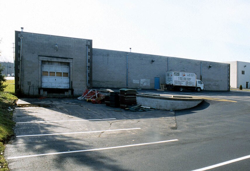 More Photos Of 1065 Industrial Blvd, Southampton Warehouse For Lease