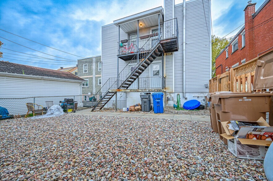 More Photos Of 156 Dagmar Av, Vanier Apartments For Sale