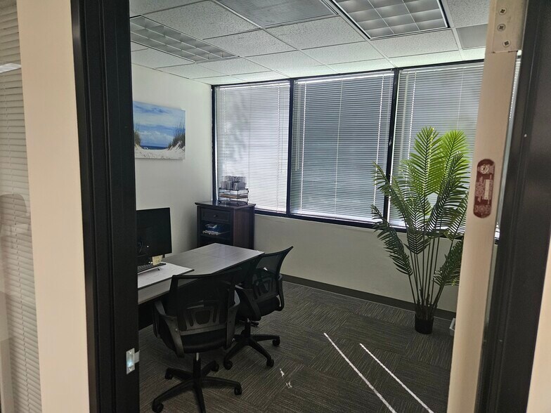 More Photos Of 16600 Sherman Way, Van Nuys Office For Lease