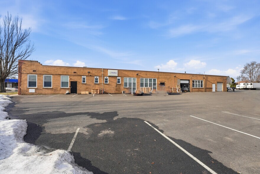 More Photos Of 1004-1020 Memorial Ave, West Springfield Flex For Lease