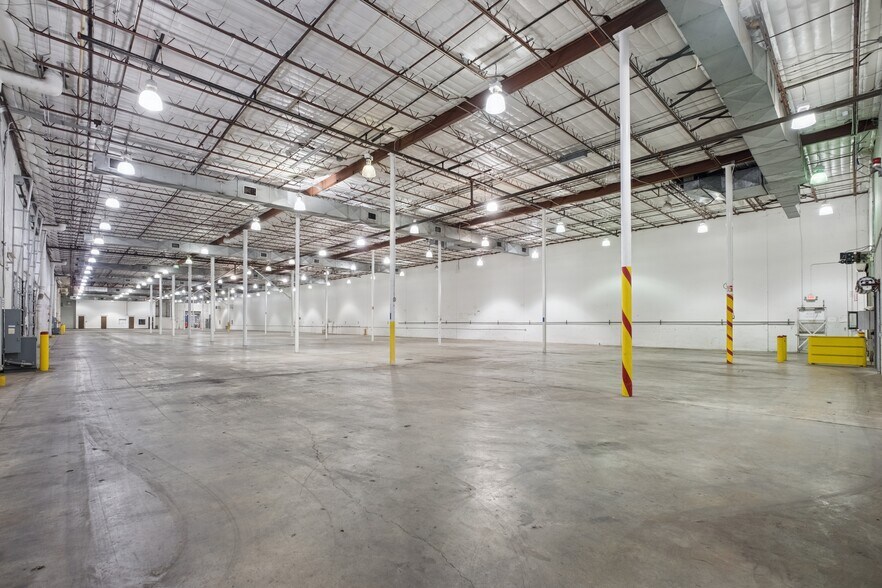 More Photos Of 8100 Kempwood Dr, Houston Manufacturing For Lease