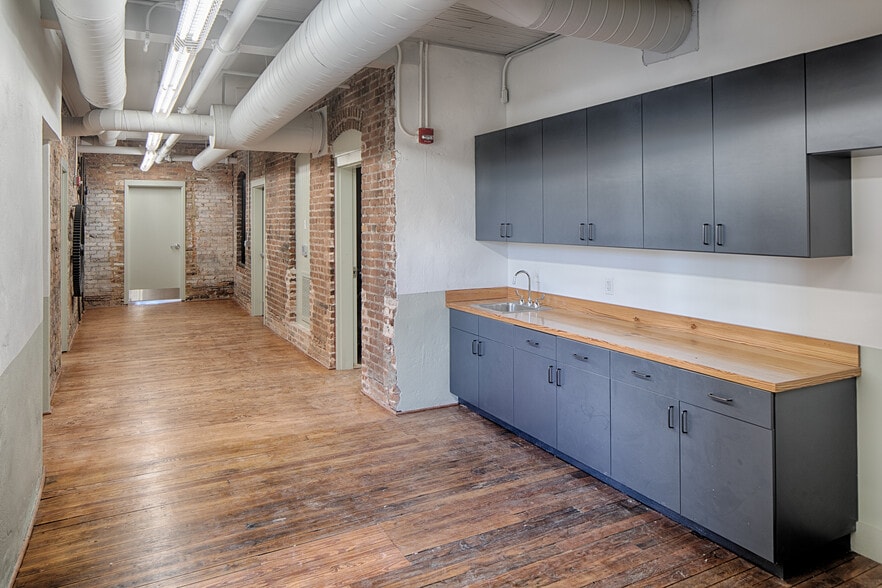 More Photos Of 410 W Jones St, Savannah Office For Lease