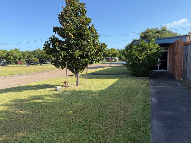 More Photos Of 1218 14th Ave N, Texas City Loft Creative Space For Sale