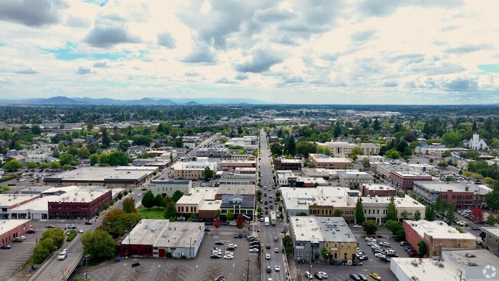 More Photos Of 901 E Washington St, Cuba Hotel For Sale