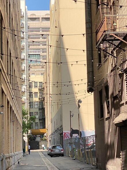 More Photos Of 460 S Spring St, Los Angeles Apartments For Lease