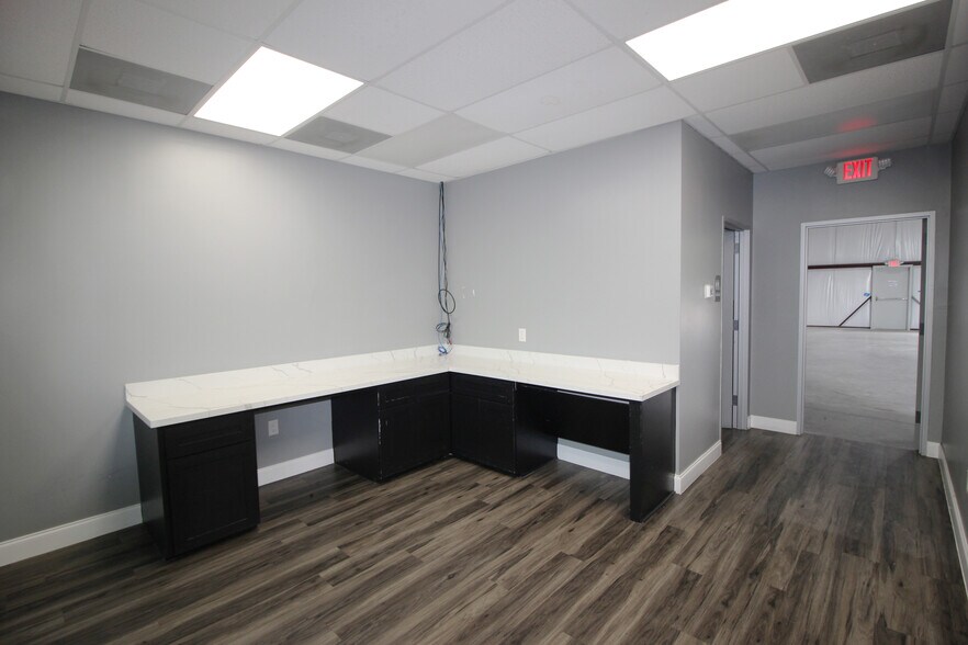 More Photos Of 9730 Telephone Rd, Houston Service For Lease