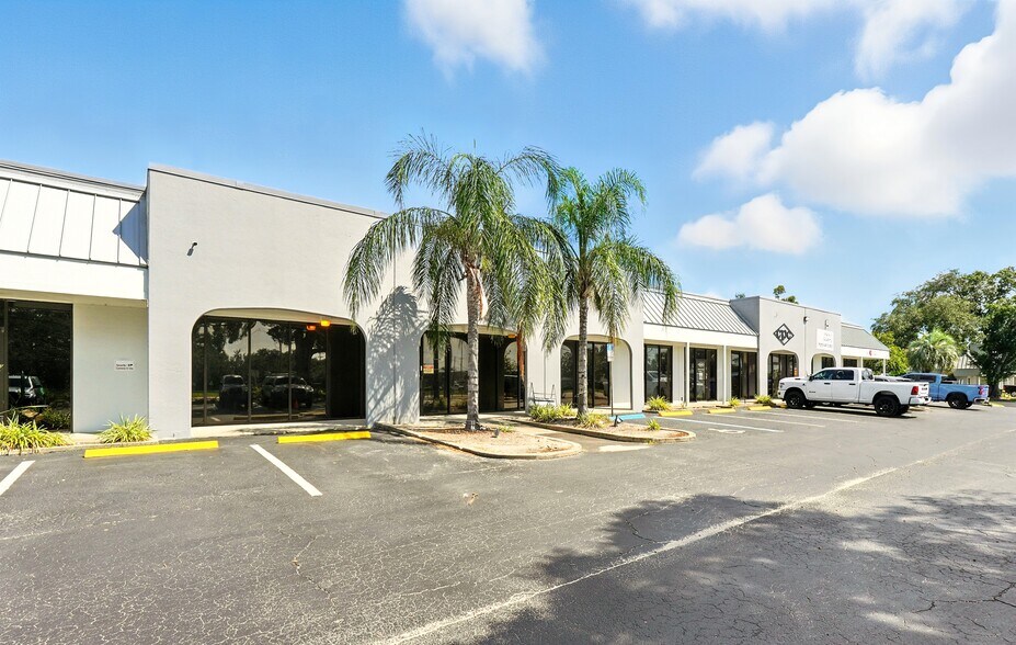 More Photos Of 5402-5468 N 56th Commerce Park Blvd, Tampa Unknown For Lease