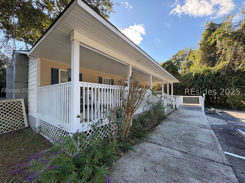More Photos Of 574 Sea Island Pky, Saint Helena Island Office For Sale