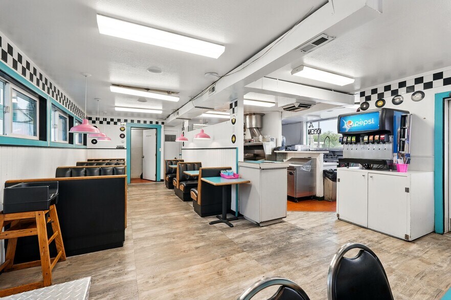 More Photos Of 213 W College Ave, Saint Maries Restaurant For Sale
