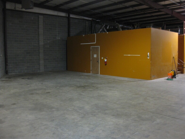 More Photos Of 552 West Atlanta St SE, Marietta Warehouse For Lease