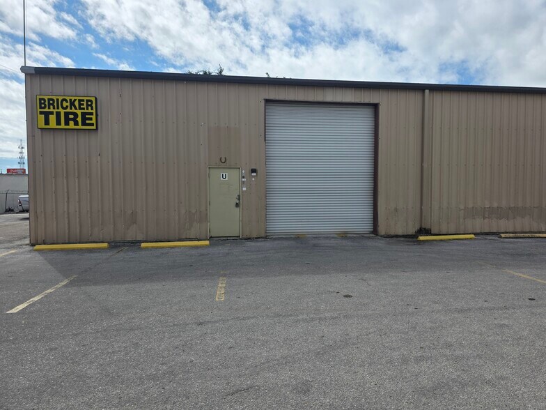 More Photos Of 5980 66th St N, Saint Petersburg Storefront Retail Office For Lease