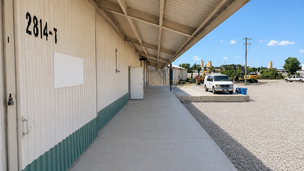 More Photos Of 2814 South St, Fort Myers Warehouse For Lease