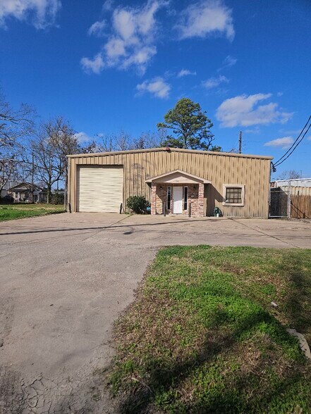 Primary Photo Of 10018 Tanner Rd, Houston Manufacturing For Sale