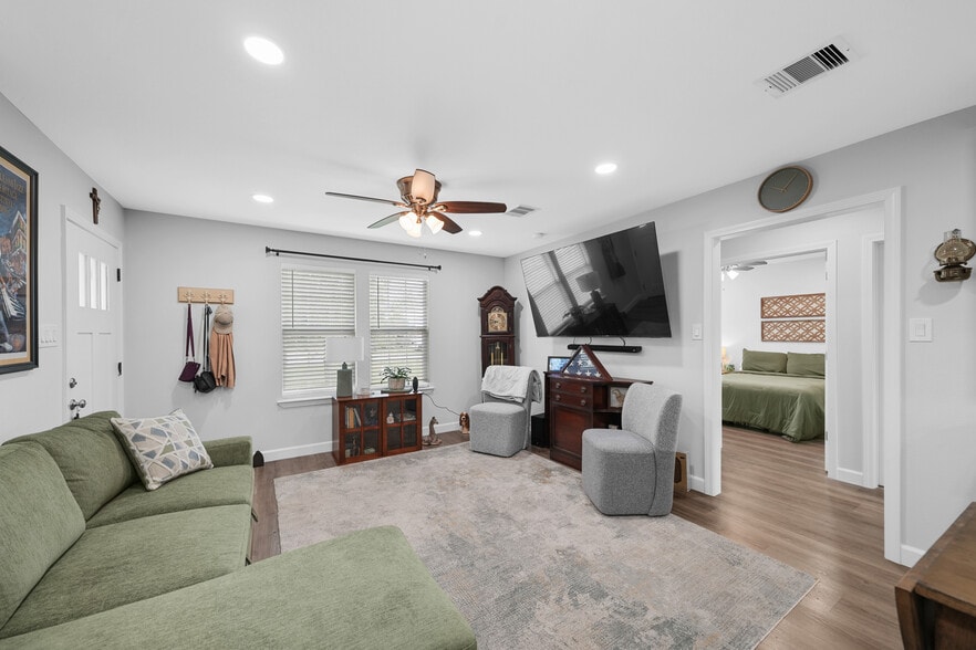 More Photos Of 3027 Poppy St, Needville Apartments For Sale