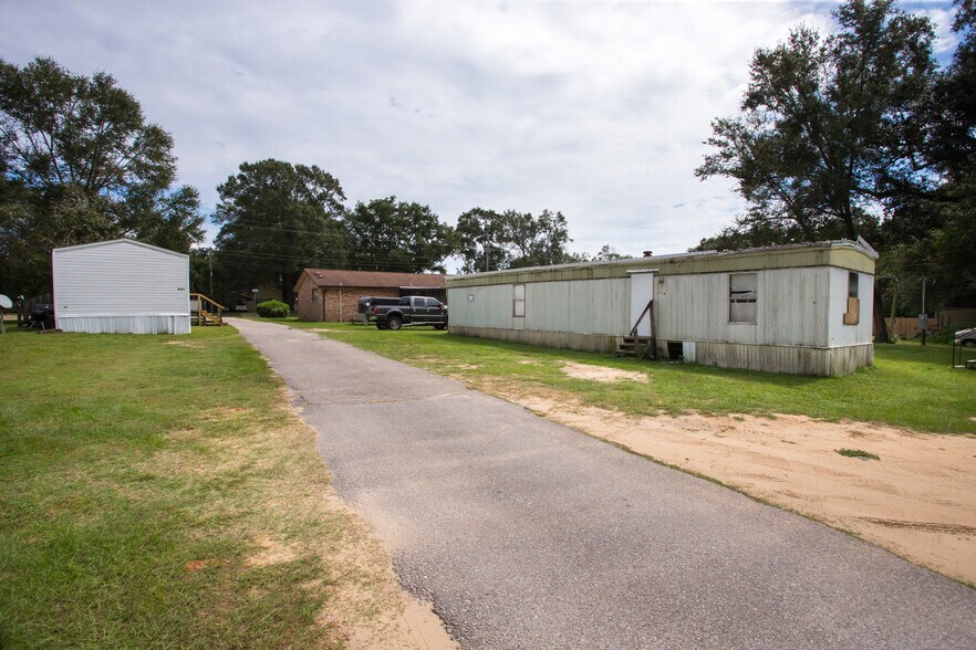 More Photos Of 9771 Guidy Ln, Pensacola Manufactured Housing Mobile Home Park For Sale