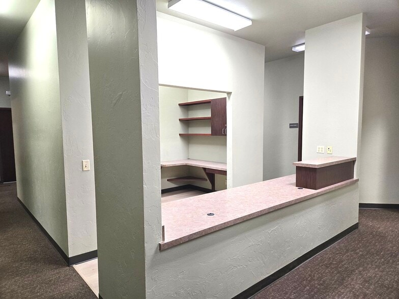 More Photos Of 523 S Santa Fe, Edmond Medical For Lease