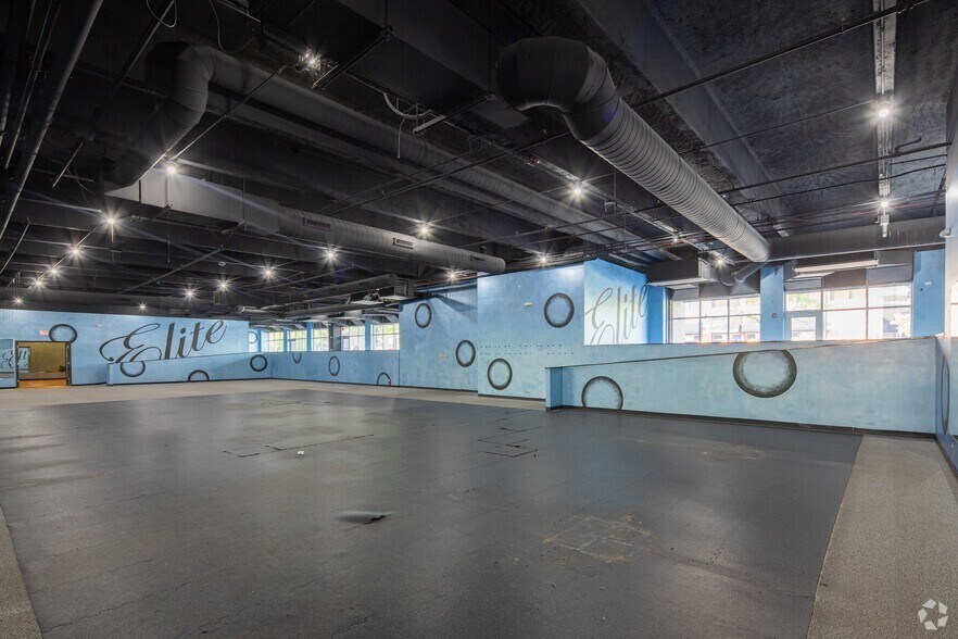 More Photos Of 1518 Market St, Des Plaines Unknown For Lease