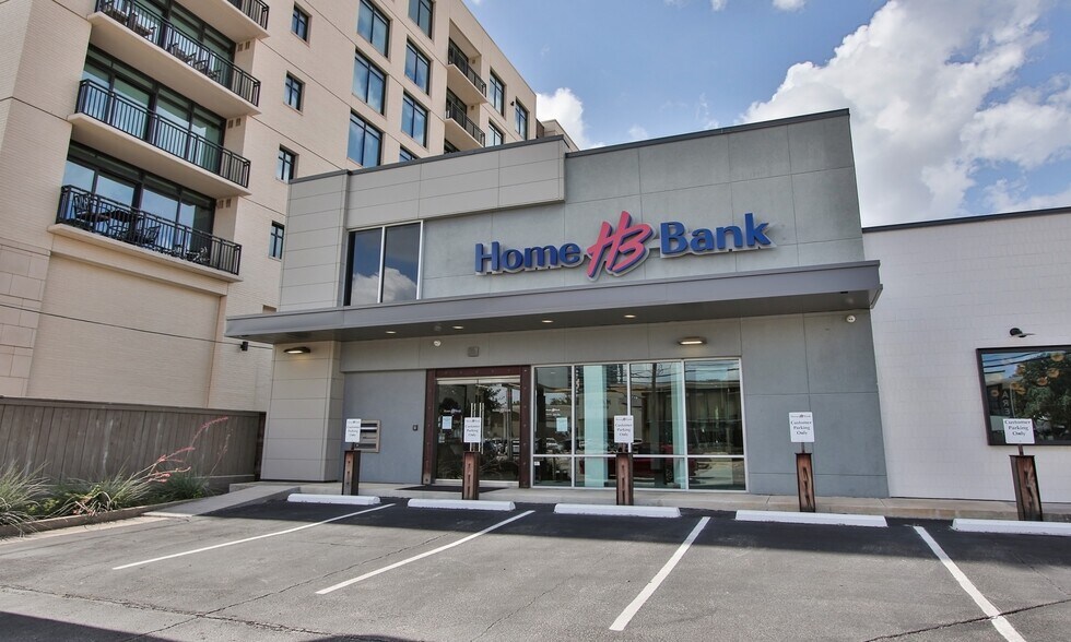 More Photos Of 3734-3740 Westheimer Rd, Houston Freestanding For Sale