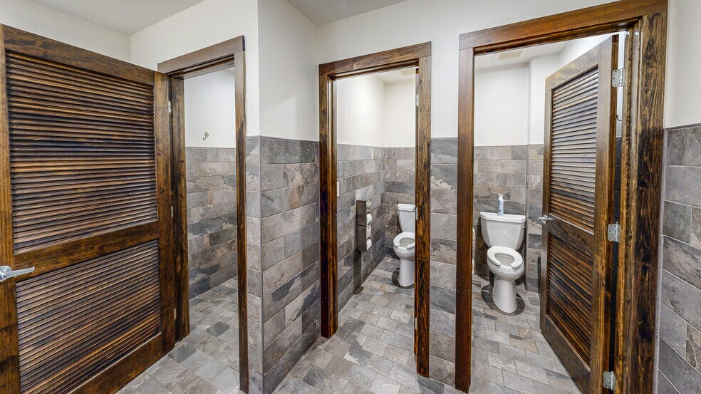 More Photos Of 124 College St, Asheville Office Residential For Sale