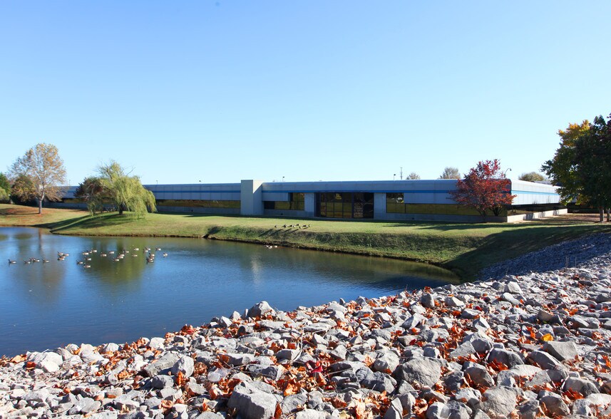 More Photos Of 1816 SW Remington Trl, Huntsville Manufacturing For Lease